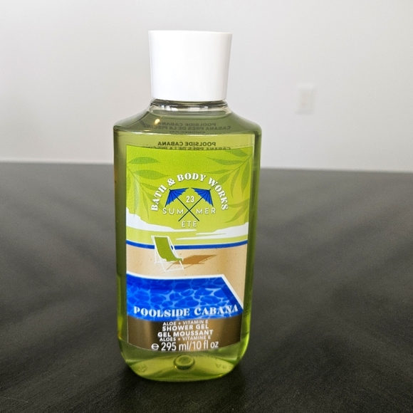 Poolside Cabana - Picture 1 of 3